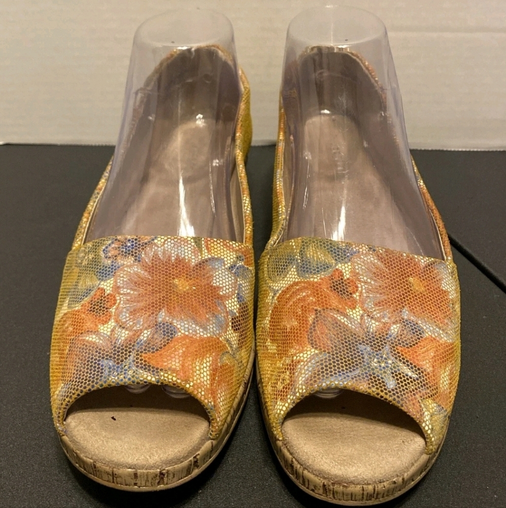 Aerosols Ready For Fall Floral Leather peep toe Wedge Heel shoes 8W